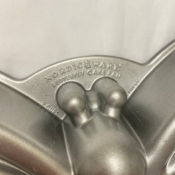 Nordic Ware Butterfly Cake Pan 9 Cup Cast Aluminum Mold Non Stick Bakeware, USA - Picture 7 of 12